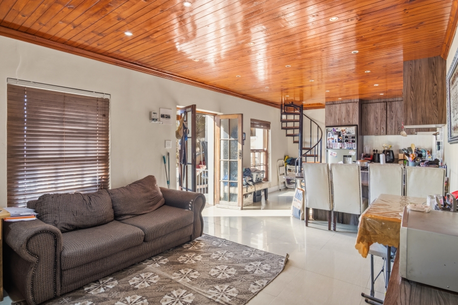 8 Bedroom Property for Sale in Walmer Estate Western Cape